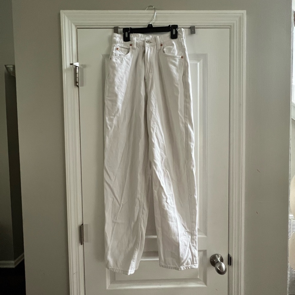 Women’s & Denim 90’s Baggy Jeans Ultra High Waist. White denim. Size 2